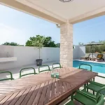 Vila Nia With Private Pool