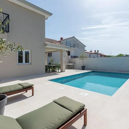 Nia With Private Pool Villa Umag