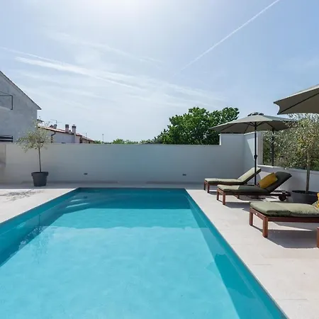 빌라 Nia With Private Pool *