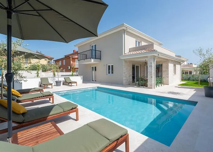 Nia With Private Pool *