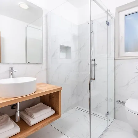 Villa Nia With Private Pool