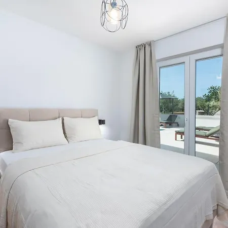 Nia With Private Pool Villa *