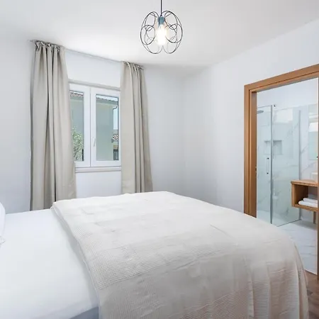 Nia With Private Pool Villa