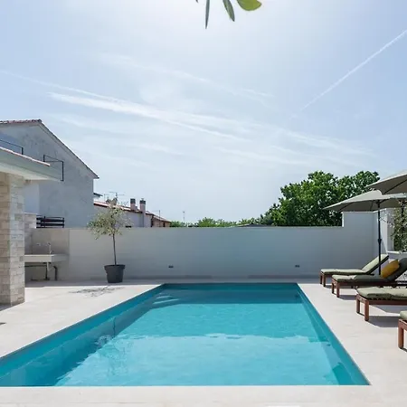Nia With Private Pool Villa Umag
