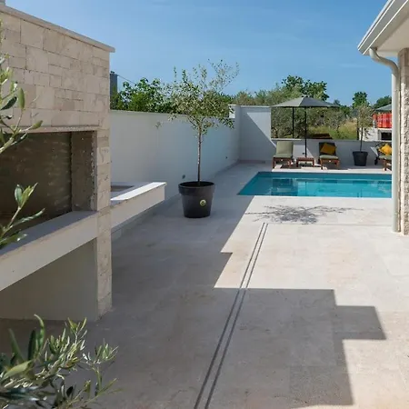 Villa Nia With Private Pool *