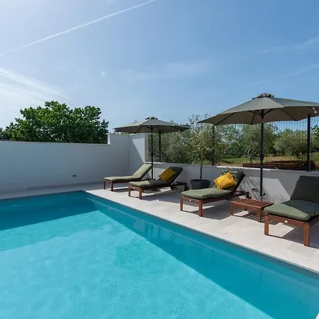 Nia With Private Pool Villa *