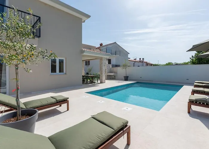 Nia With Private Pool Villa Umag