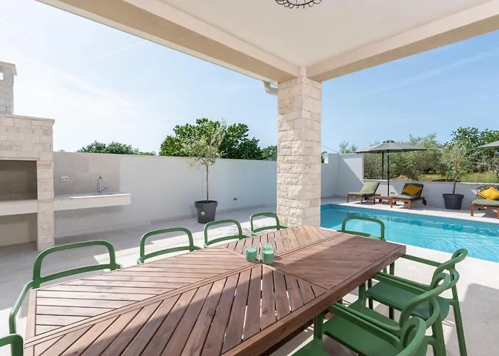 Villa Nia With Private Pool