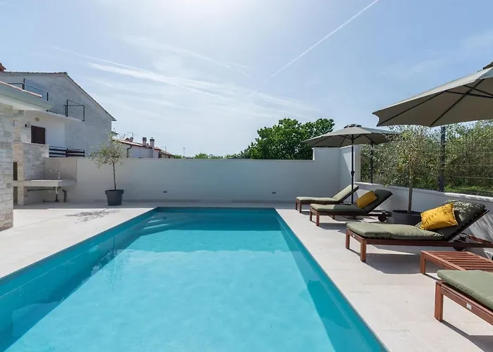 Villa Nia With Private Pool *