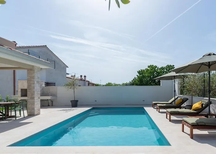 Nia With Private Pool Villa Umag