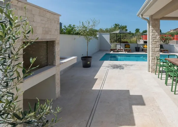 Villa Nia With Private Pool *